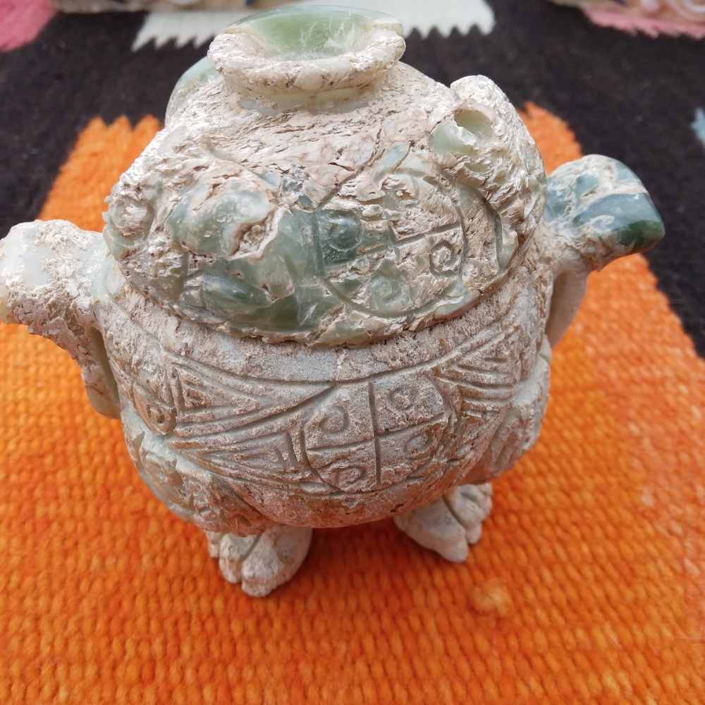 Ming dynasty  jade carved incense burner with the lid
